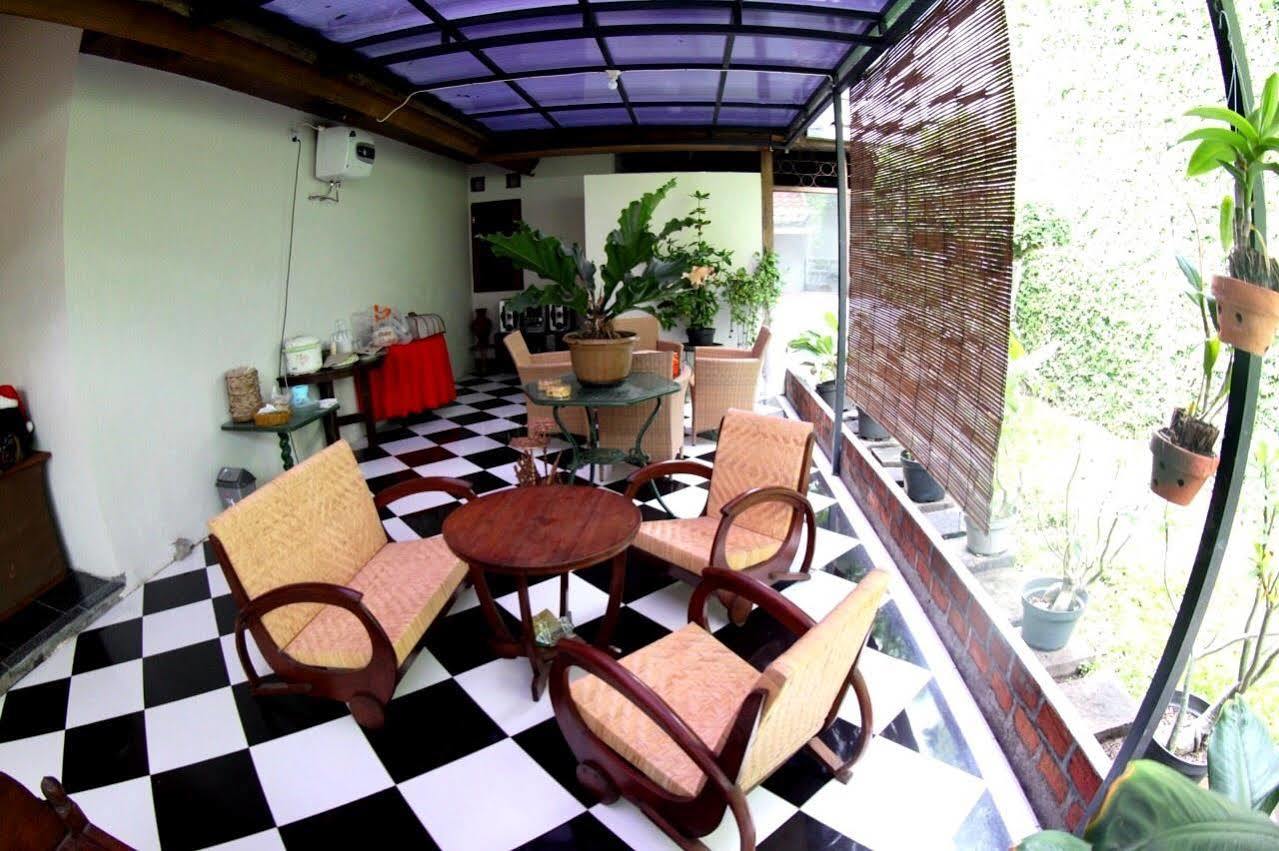 Santo Guest House Tropodo Brebek Buitenkant foto
